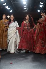 Genelia D_Souza walk the ramp for Saroj Jalan At lakme fashion week 2019 on 25th Aug 2019 (41)_5d63922597d65.JPG