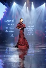 Malaika Arora walk the ramp at lakme fashion week 2019 on 25th Aug 2019 (42)_5d639257cfe0c.JPG