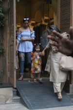 Mira Rajput with her mother & daughter Misha spotted at bandra on 25th Aug 2019 (4)_5d638df05cfa1.JPG