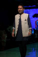 kailash Kher At lakme fashion week 2019 Day 4 on 25th Aug 2019 (31)_5d63920ecf3c6.JPG