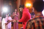 Arjun Kapoor celebrates rose day with cancer patients at Taj Lands End bandra on 24th Sept 2019 (15)_5d8b174b7f87f.JPG