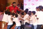 Arjun Kapoor celebrates rose day with cancer patients at Taj Lands End bandra on 24th Sept 2019 (20)_5d8b17593e471.JPG
