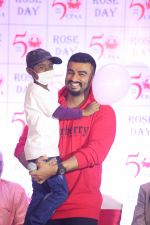 Arjun Kapoor celebrates rose day with cancer patients at Taj Lands End bandra on 24th Sept 2019 (26)_5d8b176aa83d6.JPG