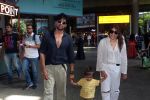 Addite Malik, Mohit Malik along with their child at the aiport on 20th May 2023 (11)_646dac02e3d06.jpg