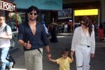 Addite Malik, Mohit Malik along with their child at the aiport on 20th May 2023 (16)_646dac329d691.jpg
