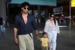 Addite Malik, Mohit Malik along with their child at the aiport on 20th May 2023 (4)_646dabd7ae258.jpg
