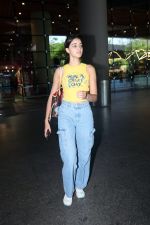 Ananya Panday in a Yellow tank top and blue jeans on 23rd May 2023 (11)_646e18c5085c0.jpg