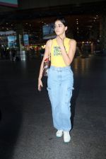 Ananya Panday in a Yellow tank top and blue jeans on 23rd May 2023 (13)_646e18ca9bae2.jpg
