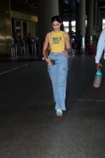 Ananya Panday in a Yellow tank top and blue jeans on 23rd May 2023 (17)_646e18a4c90dc.jpg