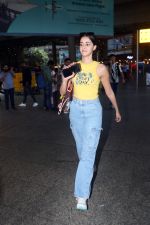 Ananya Panday in a Yellow tank top and blue jeans on 23rd May 2023 (25)_646e18da96029.jpg