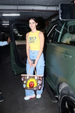 Ananya Panday in a Yellow tank top and blue jeans on 23rd May 2023 (4)_646e1914efea5.jpg