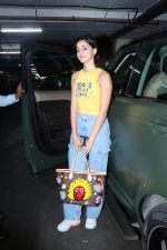 Ananya Panday in a Yellow tank top and blue jeans on 23rd May 2023 (5)_646e18e49f8e4.jpg