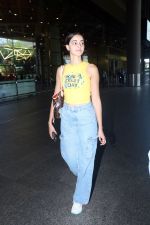 Ananya Panday in a Yellow tank top and blue jeans on 23rd May 2023 (8)_646e18bb545f4.jpg