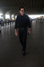 Anil Kapoor dressed in black with shades at the airport on 19th May 2023 (13)_646da979394c7.jpg