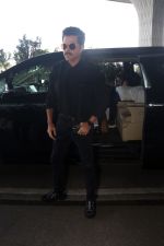 Anil Kapoor dressed in black with shades at the airport on 19th May 2023 (16)_646da99176895.jpg