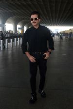 Anil Kapoor dressed in black with shades at the airport on 19th May 2023 (18)_646da9a015690.jpg