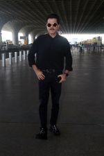Anil Kapoor dressed in black with shades at the airport on 19th May 2023 (19)_646da9a667a15.jpg