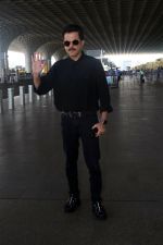 Anil Kapoor dressed in black with shades at the airport on 19th May 2023 (2)_646da9ed0d42b.jpg