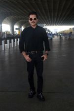Anil Kapoor dressed in black with shades at the airport on 19th May 2023 (20)_646da9ad09c97.jpg