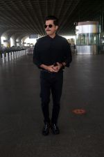 Anil Kapoor dressed in black with shades at the airport on 19th May 2023 (4)_646da92dc576d.jpg