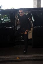 Anil Kapoor dressed in black with shades at the airport on 19th May 2023 (9)_646da95133b13.jpg