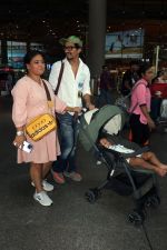 Bharti Singh and Haarsh Limbachiyaa at Airport on 22nd May 2023 (14)_646de971c4a68.jpg