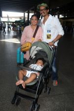 Bharti Singh and Haarsh Limbachiyaa at Airport on 22nd May 2023 (16)_646de984edef1.jpg