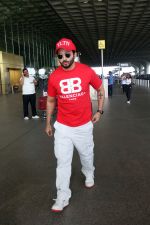 Dheeraj Dhoopar wearing VLTN Cap Balenciaga Paris T-Shirt White Pants and Shoes with red sole on 24 May 2023 (6)_646e432db6521.jpg