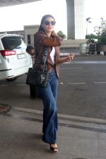 Jacqueline Fernandez at the airport on 20th May 2023 (10)_646dd93103a1c.jpg