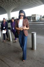 Jacqueline Fernandez at the airport on 20th May 2023 (11)_646dd93893480.jpg
