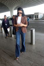 Jacqueline Fernandez at the airport on 20th May 2023 (13)_646dd94b34ad3.jpg