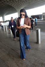 Jacqueline Fernandez at the airport on 20th May 2023 (15)_646dd95a8a1f0.jpg