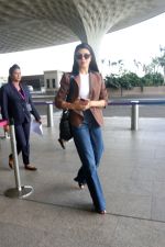 Jacqueline Fernandez at the airport on 20th May 2023 (18)_646dd975ee1b5.jpg