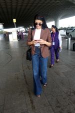 Jacqueline Fernandez at the airport on 20th May 2023 (2)_646dd8e8016d5.jpg