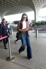 Jacqueline Fernandez at the airport on 20th May 2023 (5)_646dd906a478c.jpg