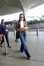 Jacqueline Fernandez at the airport on 20th May 2023 (6)_646dd910019a9.jpg