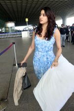 Janhvi Kapoor at Airport on 22nd May 2023 (1)_646de52e819dc.jpg