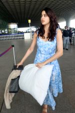 Janhvi Kapoor at Airport on 22nd May 2023 (15)_646de5ee2d076.jpg