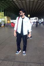 Manish Paul at the airport on 19th May 2023 (3)_646da53c245a2.jpg