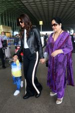 Shilpa Shetty Kundra with daughter Samisha and mom Sunanda Shetty on 24 May 2023 (8)_646e45738ee49.jpg