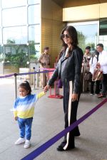 Shilpa Shetty Kundra with daughter Samisha on 24 May 2023 (1)_646e4582d9d56.jpg