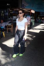 Sonia Balani dressed in a white top black jeans and green shoes on 23rd May 2023 (9)_646e1abb74696.jpg