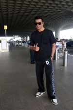 Sonu Sood at Airport on 20th May 2023 (13)_646ddb1c5a9da.jpg