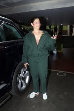 Tamanna Bhatia in green at Airport on 23 May 2023 (19)_646ded9fae752.jpg