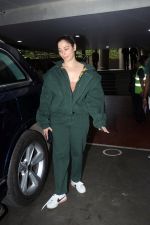 Tamanna Bhatia in green at Airport on 23 May 2023 (29)_646dee1a0ab02.jpg
