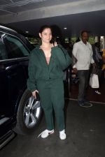 Tamanna Bhatia in green at Airport on 23 May 2023 (31)_646dee2a9f324.jpg