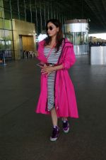 Khushali Kumar wearing a stylish pink coat and sunglasses in a pair of purple high top sneakers (15)_646f2f303bf43.jpg