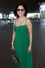 Nushrratt Bharuccha in shoulderless green dress with a tie knot wearing dark shades (10)_646f494407fc9.jpg