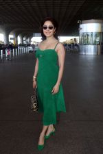 Nushrratt Bharuccha in shoulderless green dress with a tie knot wearing dark shades (11)_646f49468da09.jpg