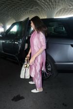 Parineeti Chopra wearing a bright pink dress white shoes sunglasses Burberry Horseferry Print Canvas leather handbag (1)_646f6d2f1c6c0.jpg